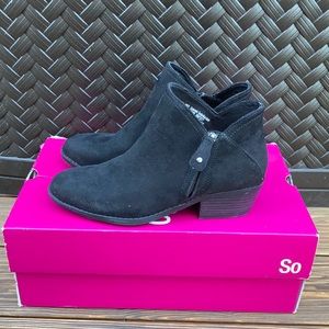 So Black Angelfish Booties, Size 7.5